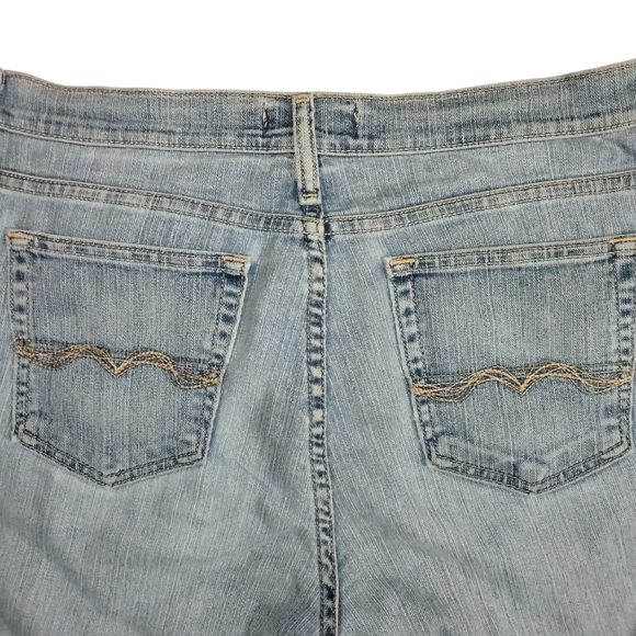 Vintage 'As Real As Wrangler' Light Wash Relaxed Fit Women's Denim Jeans - Picture 6 of 13